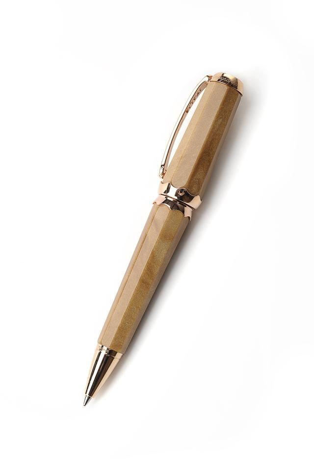 How are our commonly used ballpoint pens and gel pens produced